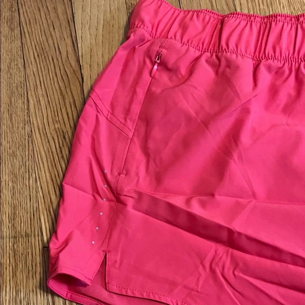 Old Navy Active Mid-Rise StretchTech Run Shorts 3-inch inseam Red, NWT - Picture 3 of 8